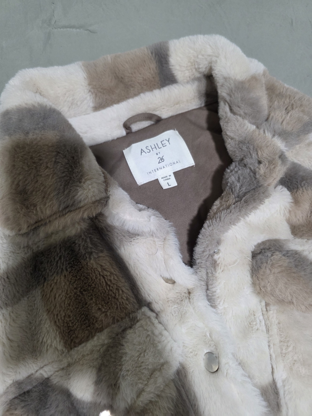 Ashley By 26 International Plush Plaid Cropped Jacket in Cream and Tan - Picture 2 of 2